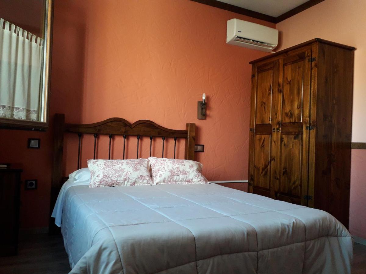 Via Caparra Superior Guest House Oliva de Plasencia Luaran gambar